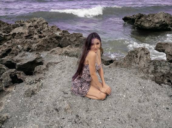 Fayelix on the shoreline